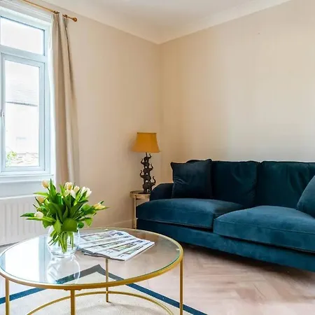 Modern & Comfortable Urban Home-3